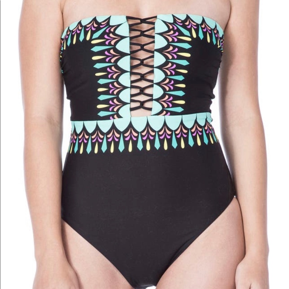 Trina Turk
Sunburst Strapless
One-Piece Swimsuit, sz 8